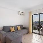 T1 Vista Alegre Διαμέρισμα *
